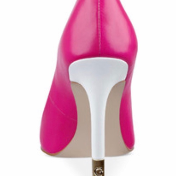 GUESS babbitta pointed toe pumps. - Picture 2 of 6